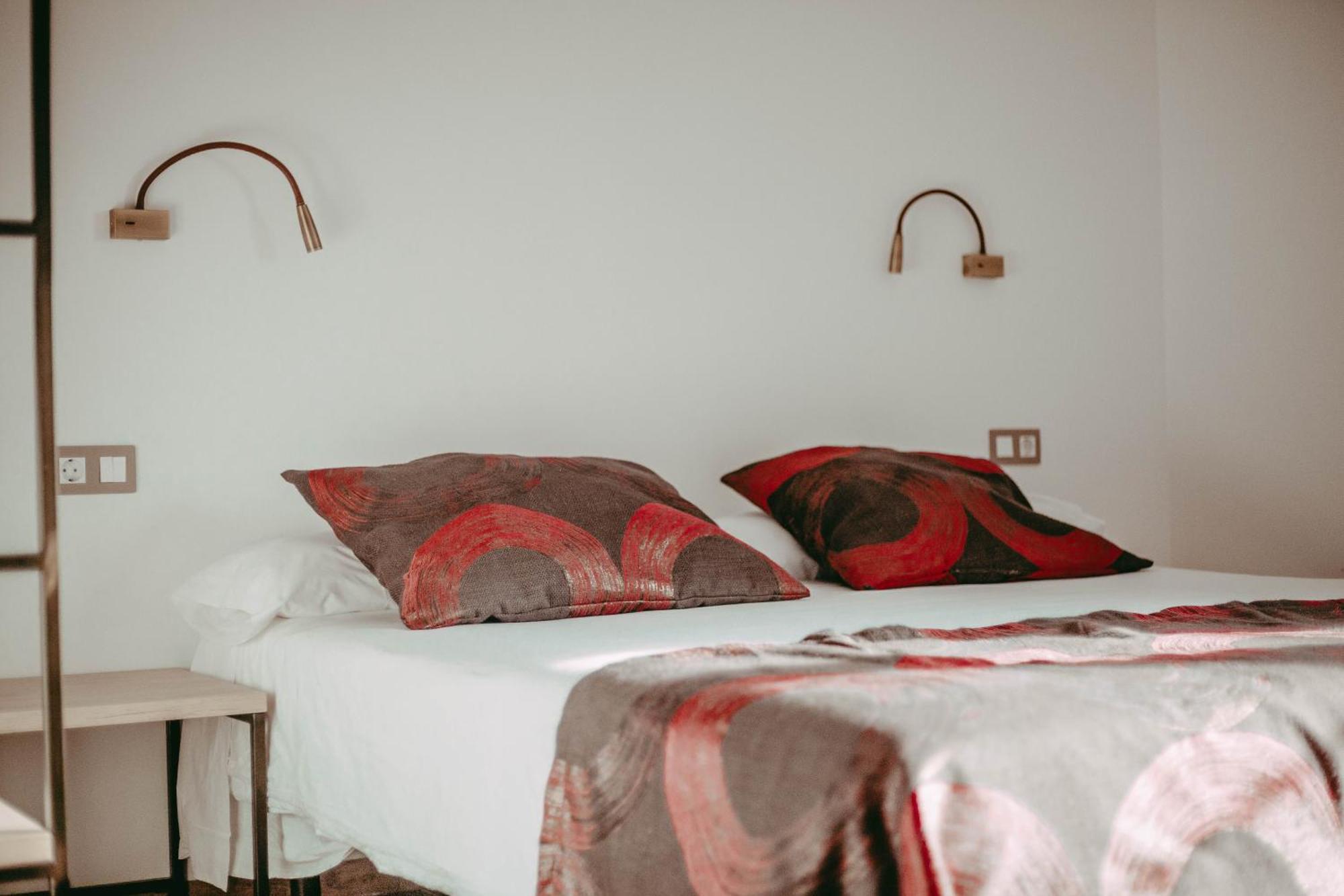 Hostal Restaurant Mussons Vins Poboleda Εξωτερικό φωτογραφία